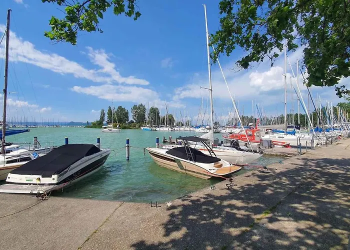 بيت للعطل In 18543 *